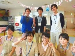 スタッフの和やかな笑顔