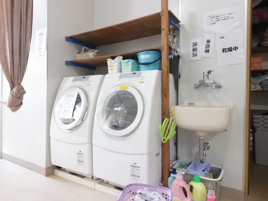 洗濯機と洗面器の設備