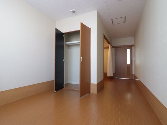 廊下の広々とした空間