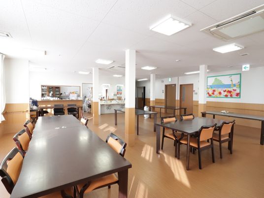 広々とした食堂の様子