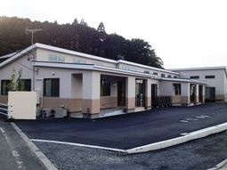 シンプルな建物の外観