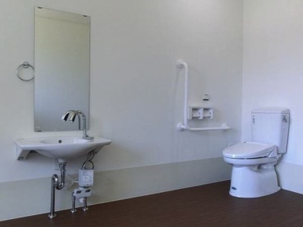 バリアフリーのトイレ設備