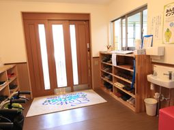 エントランスの明るい様子