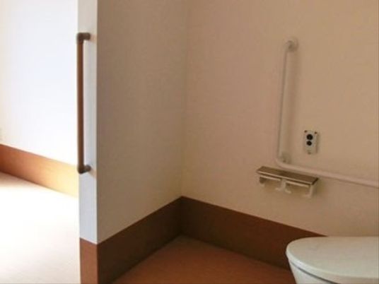 手すり付きトイレ空間