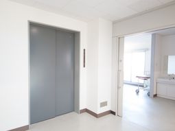 清潔感のある廊下の一角