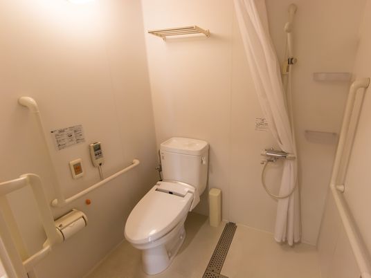 バリアフリー設計のトイレ