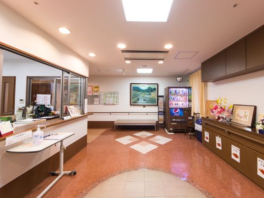 広々とした受付ロビー