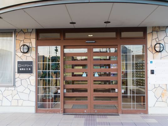 木製のエントランスドア