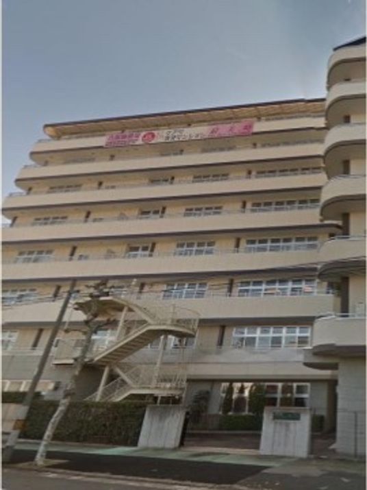 多階層の建物外観
