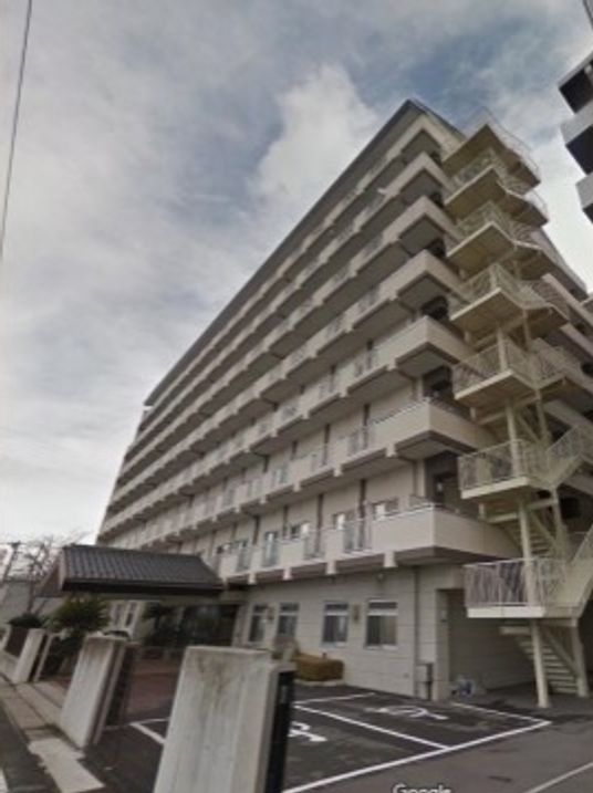 広々とした建物の外観