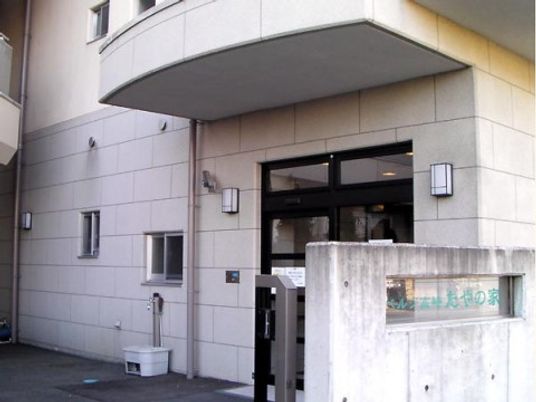 機能的な施設のエントランス