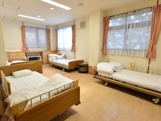 広々した明るい居室