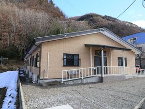 緑豊かな環境の建物