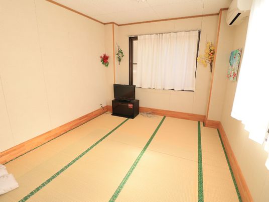 和室の明るい居室