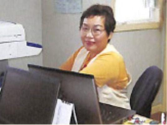 スタッフが笑顔でオフィス