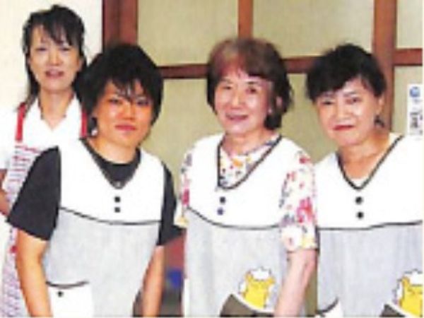 スタッフの集合写真