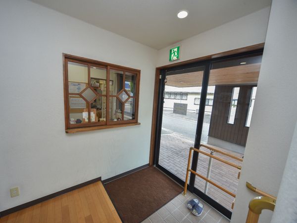 明るいエントランス風景