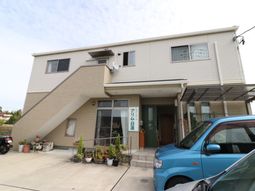 明るい建物の外観