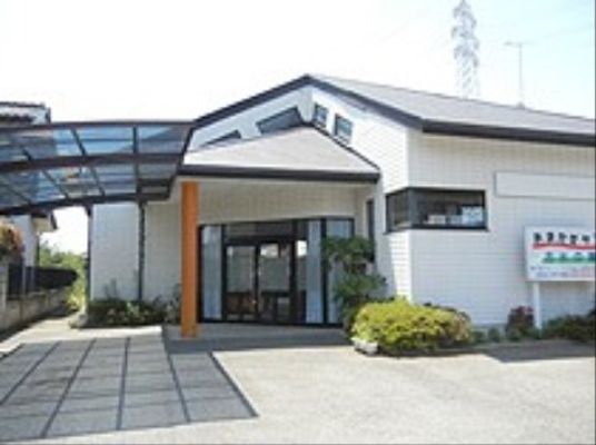 明るく開放的な入口