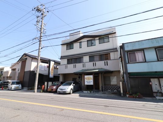 施設の外観の建物