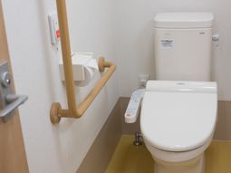 バリアフリー設計のトイレ