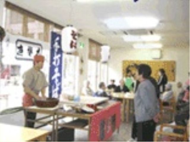 和風の居心地良い食堂 厨房 イベントを彩る食堂は、和の雰囲気が自慢です。スタッフと利用者の笑顔が交わる温かい場所で、日々の食事のひとときをお過ごしいただけます。