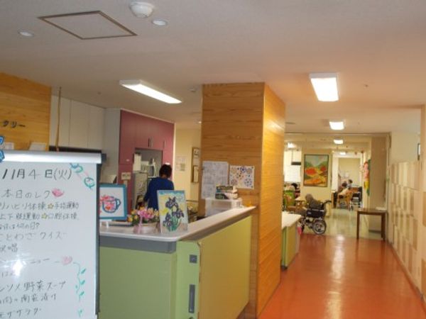 フロントと廊下の様子