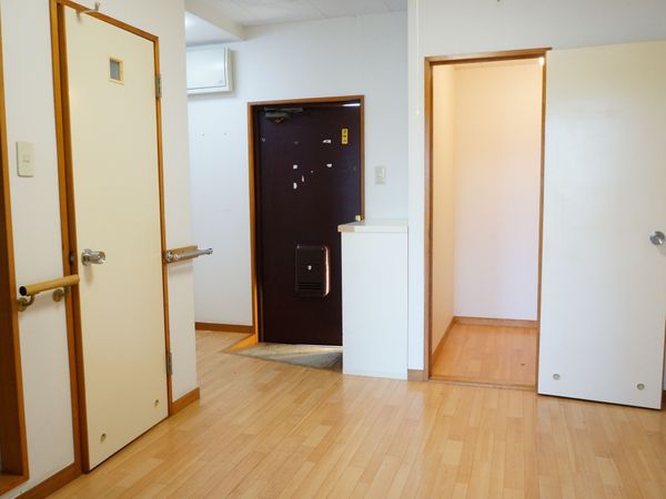 廊下の明るい空間