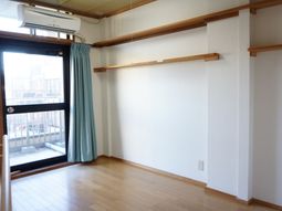 明るく広々とした居室