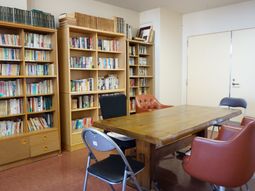 図書コーナーのある部屋