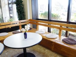 明るい休憩スペース