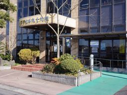 清潔な建物のエントランス