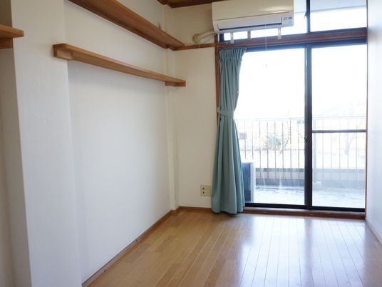 明るい個室空間