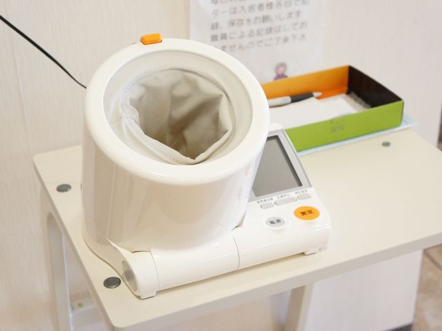 携帯型洗濯機 血圧計 手軽に衣類のお洗濯ができる携帯型洗濯機が設置されており、日々の生活をサポートします。