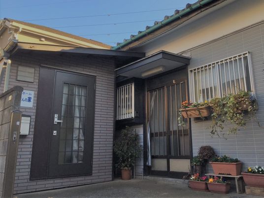 和風の建物エントランス