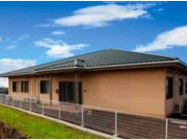 広々とした明るい建物 外観 広々とした開放感のある建物です。職員と利用者の快適な空間を提供します。