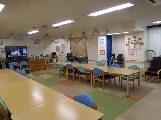 広々とした共有ダイニング