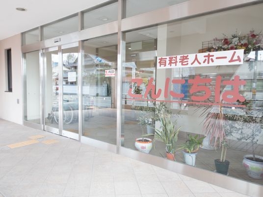 ガラス扉のエントランス