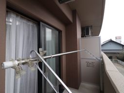 ベランダと掲示看板