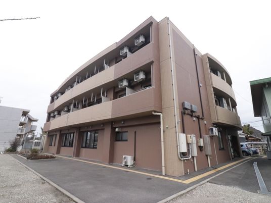 多階層の建物外観