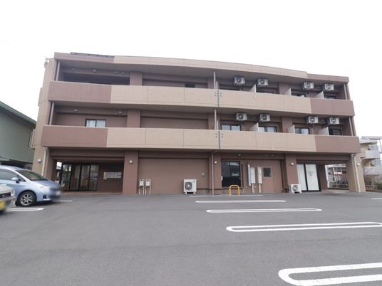 多階建て施設の外観