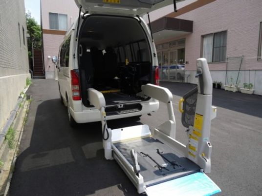 車椅子対応転送車両
