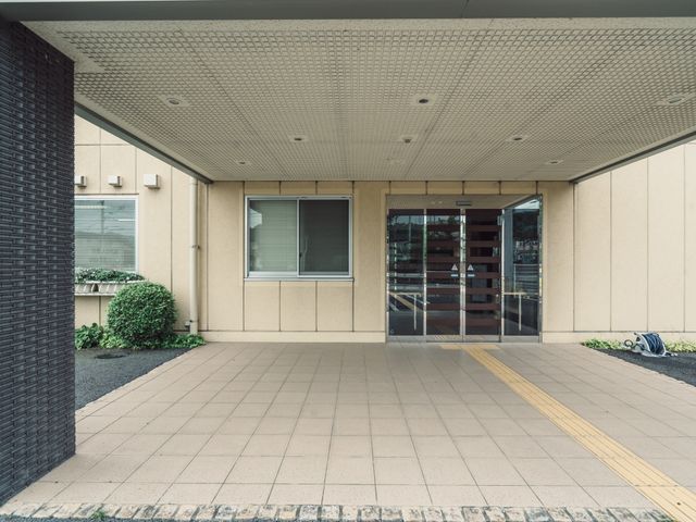 エントランスの外観イメージ 外観 スタイリッシュなエントランスはバリアフリー設計で、どなたでも快適に出入りが可能です。