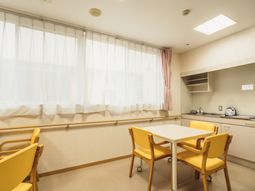 明るい居室の一角