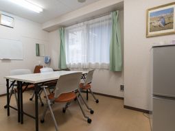 会議テーブルがある部屋