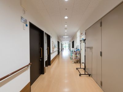廊下の明るい光景