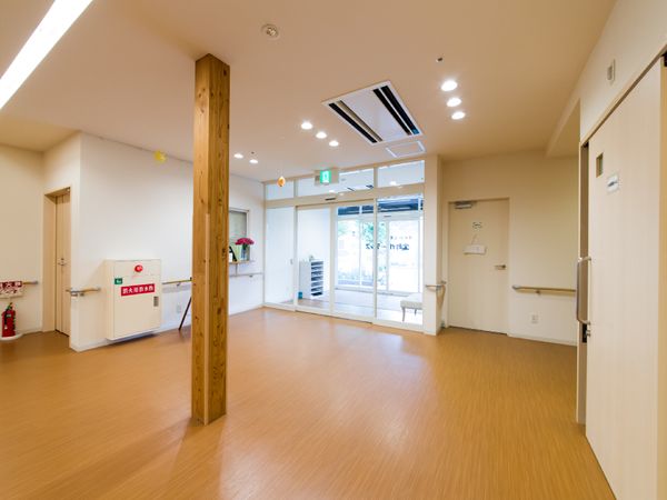 明るい待合室の様子