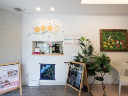 フロント装飾と掲示物