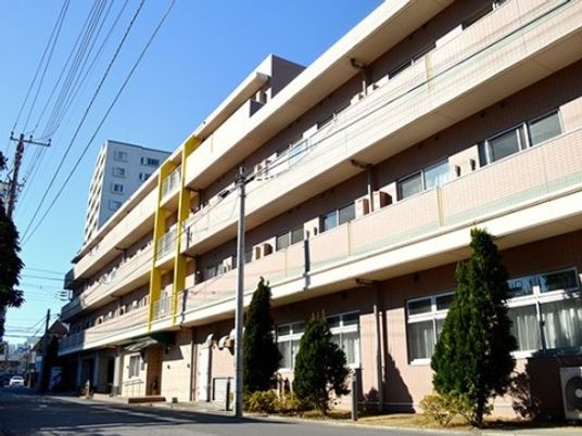 多階層の建物外観