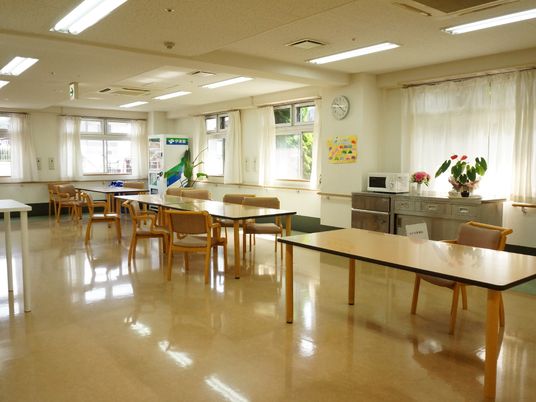 多目的室の明るい空間